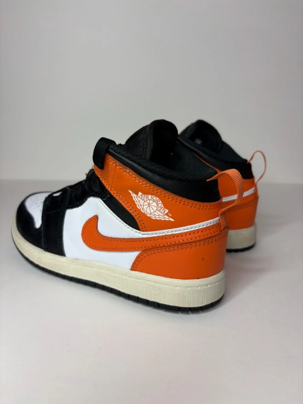 Air Jordan 1 Mid Black Toe Starfish air jordan